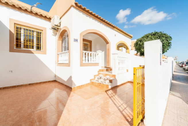 Altos Limonar 2 bed Bungalow with communal pool