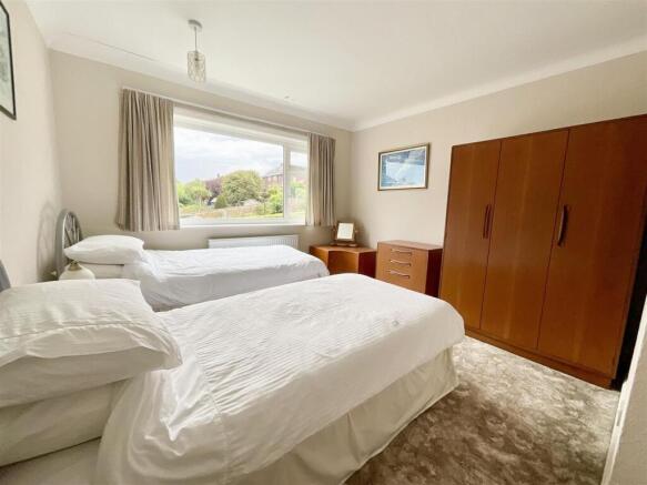 2 bed Flat for sale Image 5