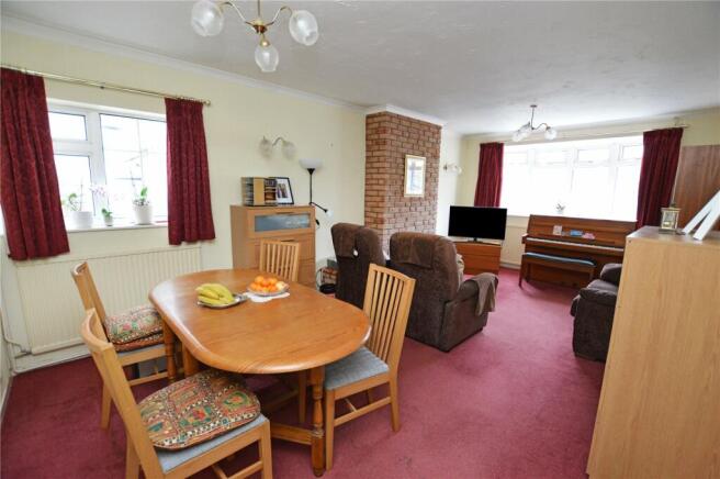 Lounge/Dining Room
