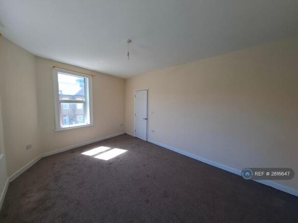 Living Room (2/2)