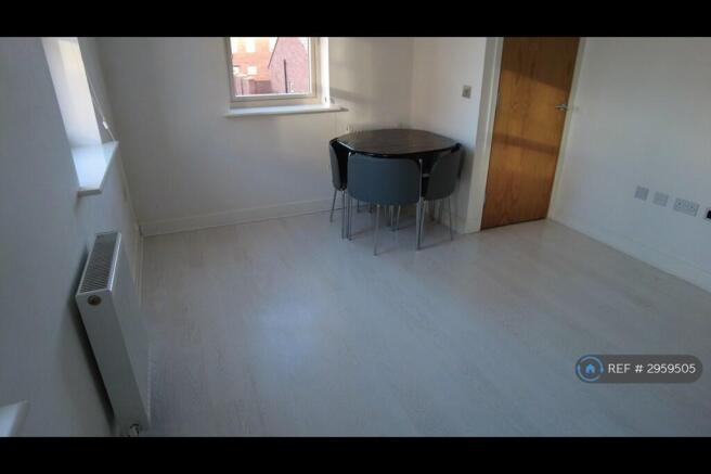 2 bed Semi-Detached to rent Image 9