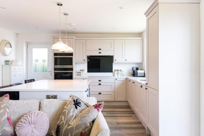 4 bed Detached for sale Image 6
