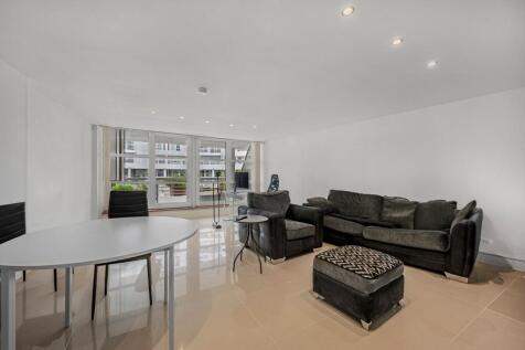 Pierhead Lock,
416 Manchester Road, E14