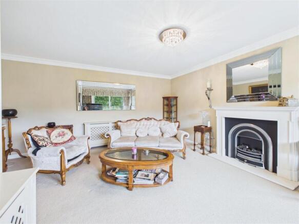 2 bed Flat for sale Image 11