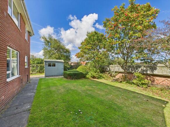 5 bed Detached for sale Image 12