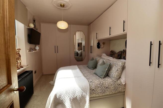 2 bed Semi-Detached for sale Image 10