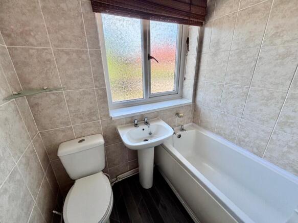 3 bed House to rent Image 8