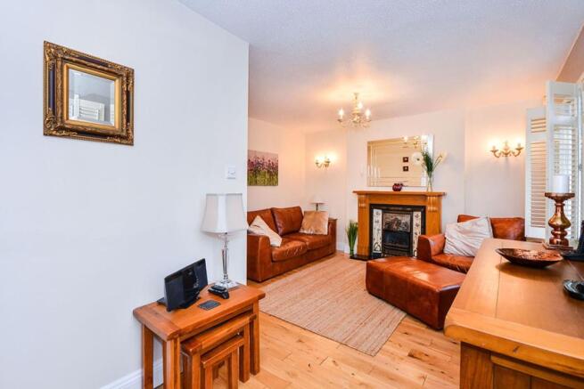 Lounge/Dining Room