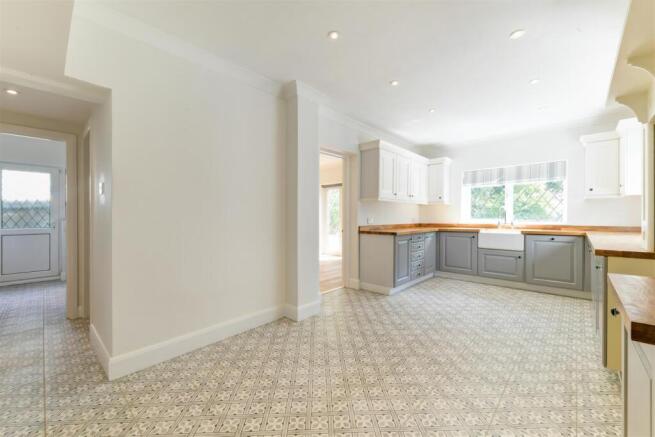 Outwood Lane, Chipstead photo 4