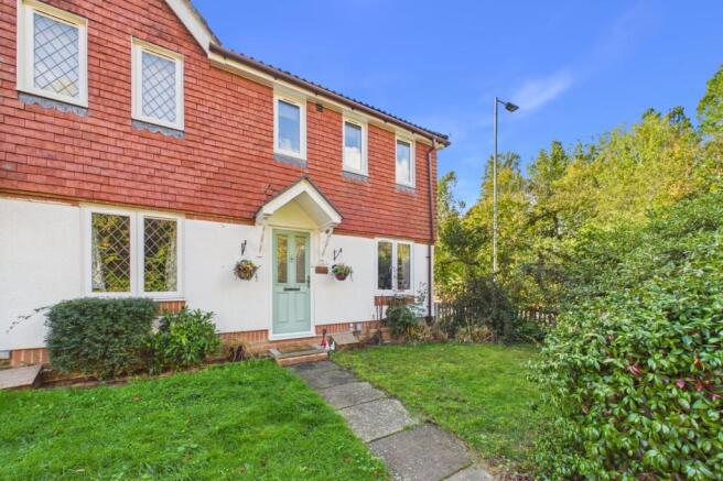 3-bed terraced on Hebbecastle Down, Warfield, Bracknell, Berkshire, RG42, £450,000