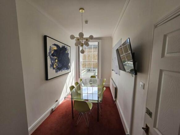 Roysia suite Upton H