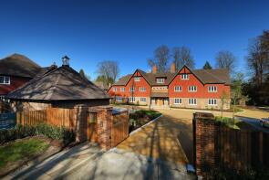Flat 8, De Clare Court, Chequers Lane, Walton On The Hill KT20 7QY