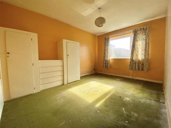 2 bed Semi-Detached Bungalow for sale Image 8
