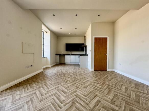 1 bed Apartment to rent Image 5
