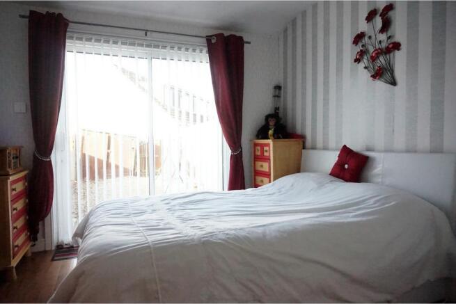 Bed 3 / Dining Room