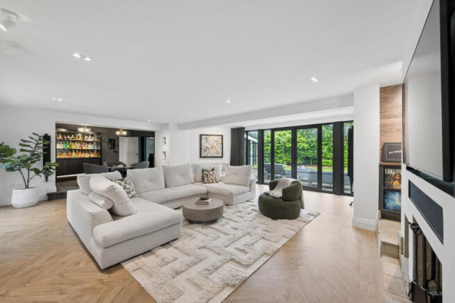 7 bed Detached for sale Image 11