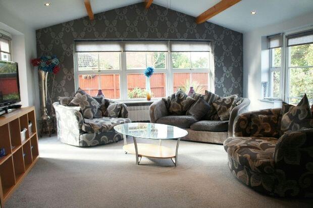 FAMILY ROOM/GARDEN R