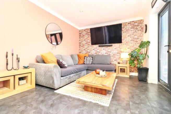 4 bed Detached for sale Image 8