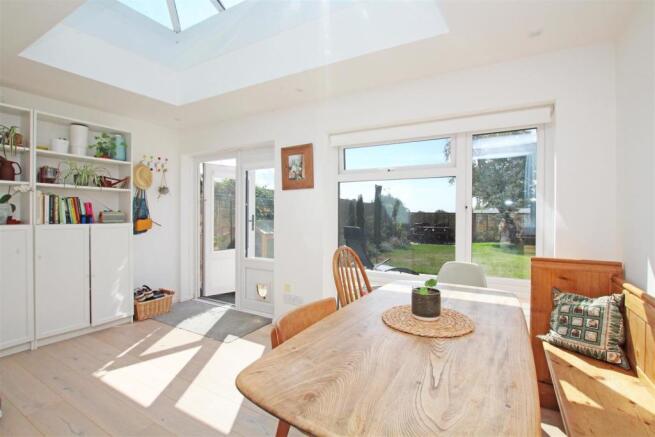 54LB - Dining room 1.jpg