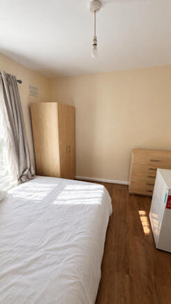 Plaistow-bedroom-view2-white-bedding-grey-curtain