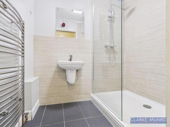10 bed Town House to rent Image 12