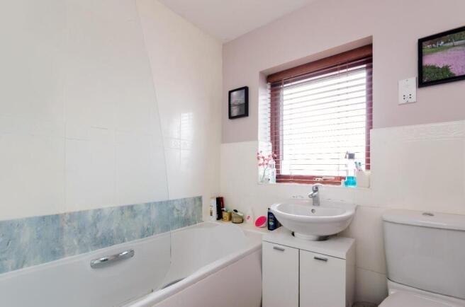 2 bed Terraced to rent Image 8