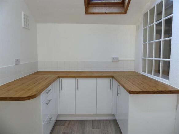 kitchen 2.JPG