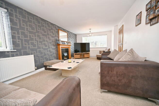 4 bed Detached for sale Image 8