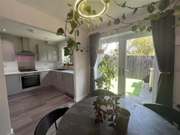4 bed Town House for sale Image 4