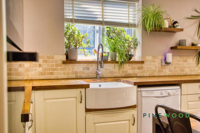 4 bed Detached for sale Image 8