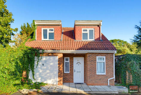 York Close, Staines-upon-Thames, Surrey TW18