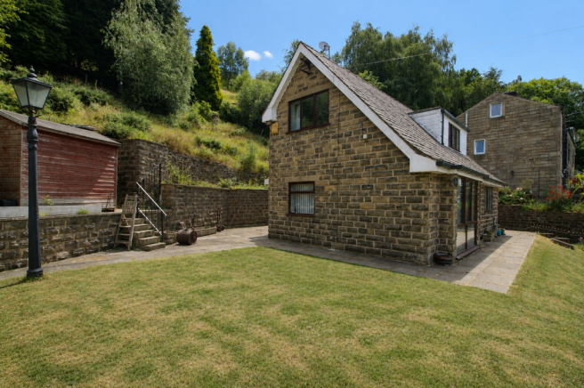 3 bed Detached for sale Image 2