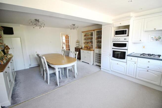 4 bed Semi-Detached for sale Image 5