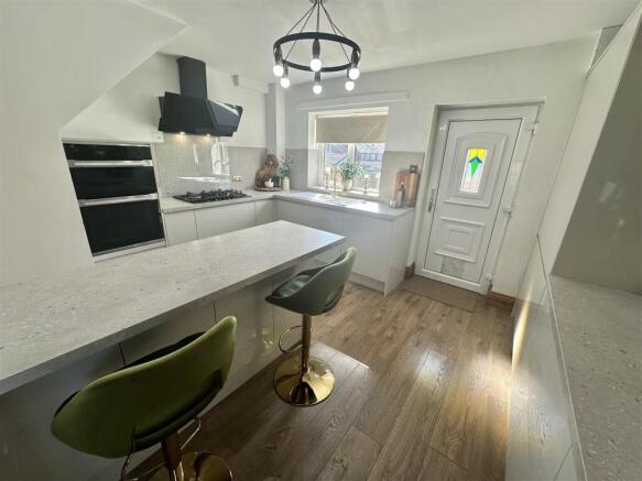 3 bed Semi-Detached for sale Image 9