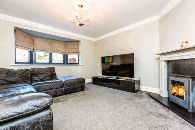 5 bed Detached for sale Image 7