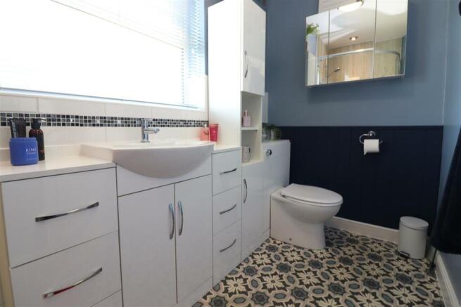 Family Shower Room / WC