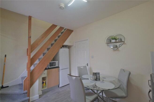 2 bed Terraced to rent Image 8