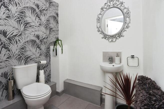 4 bed Semi-Detached for sale Image 7