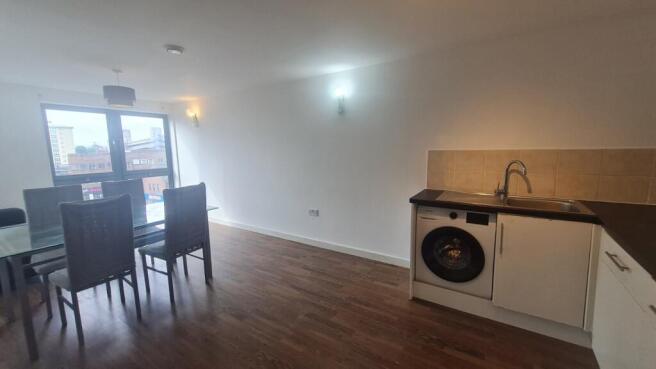 2 bed Flat to rent Image 6