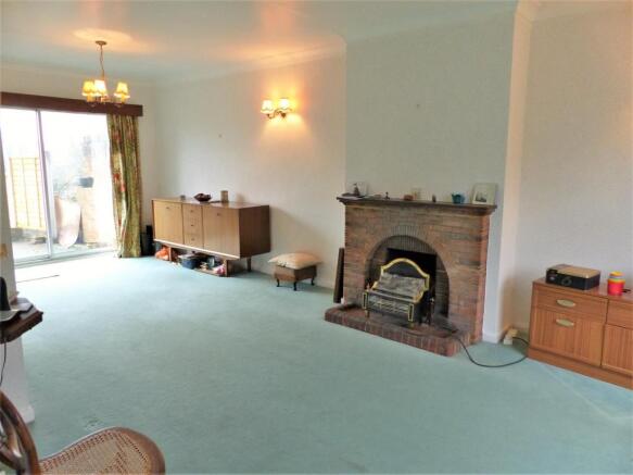LIVING/DINING ROOM