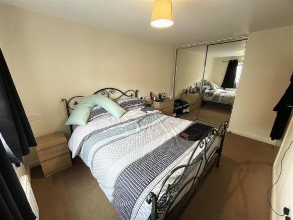 2 bed Apartment for sale Image 7