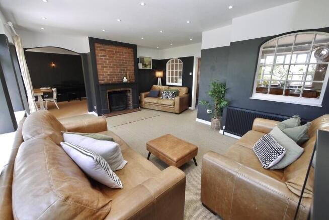 5 bed Bungalow for sale Image 10