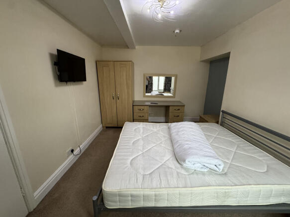 1 bed House Share to rent Image 8
