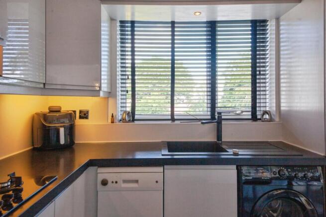 2 bed Apartment for sale Image 9