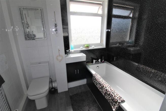 FAMILY BATHROOM