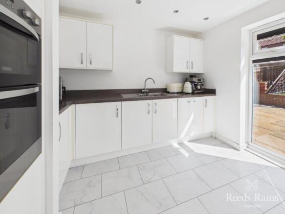 5 bed Detached for sale Image 5