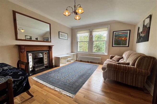 3 bed Flat for sale Image 4