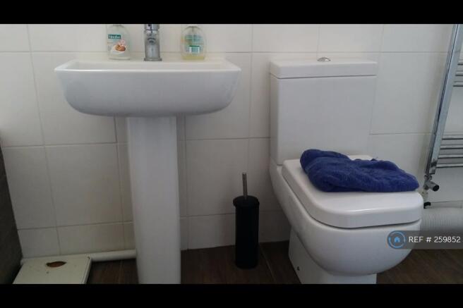 Clean Bathroom - Weekly Clean