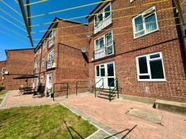 19, Hucknall Close, Romford RM3 9QS
