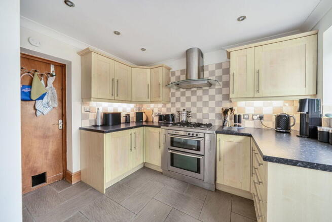 5 bed Semi-Detached for sale Image 5